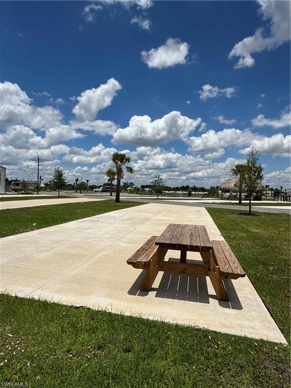 PALM BREEZE - Land