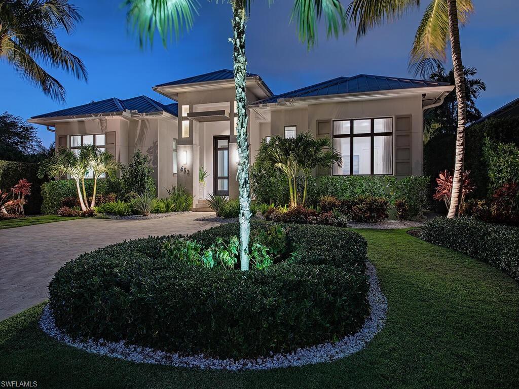 This remarkable Falconer Jones designed, bespoke residence is a true haven for those seeking superior finishes and proximity to all that Downtown Naples has to offer, including the sugar sand coastline and the world-class dining / shopping found on Third Street South.