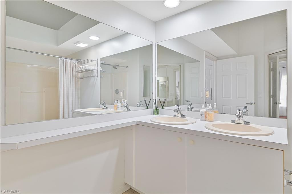 MANORS AT FOUNTAIN LAKES - Residential Lease