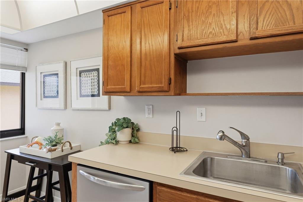 TROPIC SCHOONER APTS - Residential