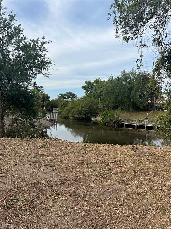 Country living in the quiet enclave of River Oaks right off Palm Beach Blvd / SR 80. Quick access to the river. Located close to shopping including Publix Shopping Center and Walmart, I-75, Babcock Ranch, and Farmer's Market. The River District and all that Fort Myers has to offer is just a short jaunt away. Lots of exciting growth headed east. This is the perfect place for your dream home!

Lot size approx. 116' x 88' x 124' x 80' (Lee Co. Property Appraiser shows 37± feet of waterfront)