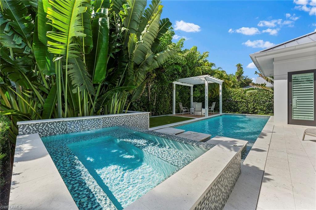 OLDE NAPLES - Residential
