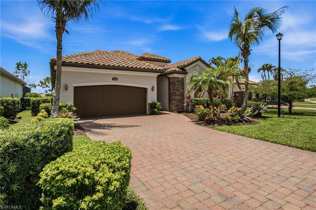 TWIN EAGLES - Residential