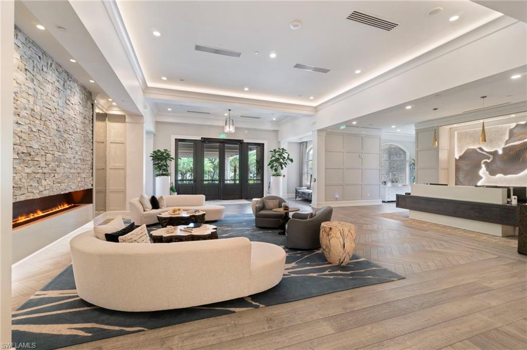 TWIN EAGLES - Residential