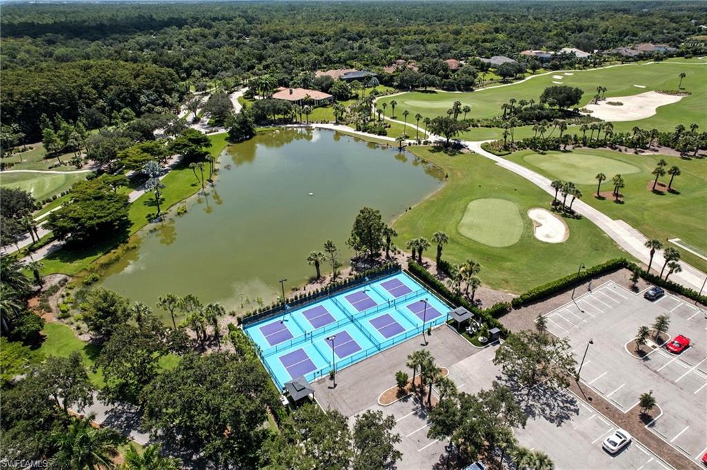 TWIN EAGLES - Residential