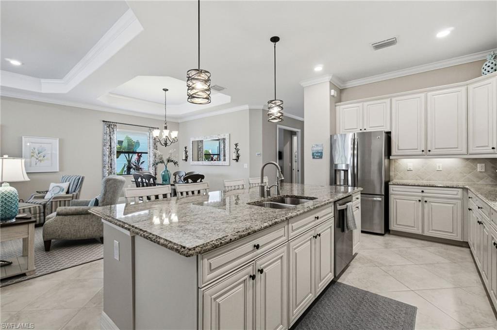 TWIN EAGLES - Residential