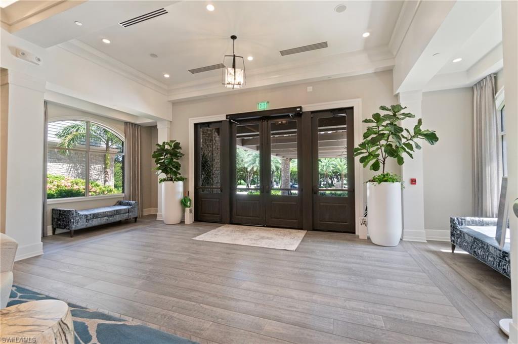 TWIN EAGLES - Residential