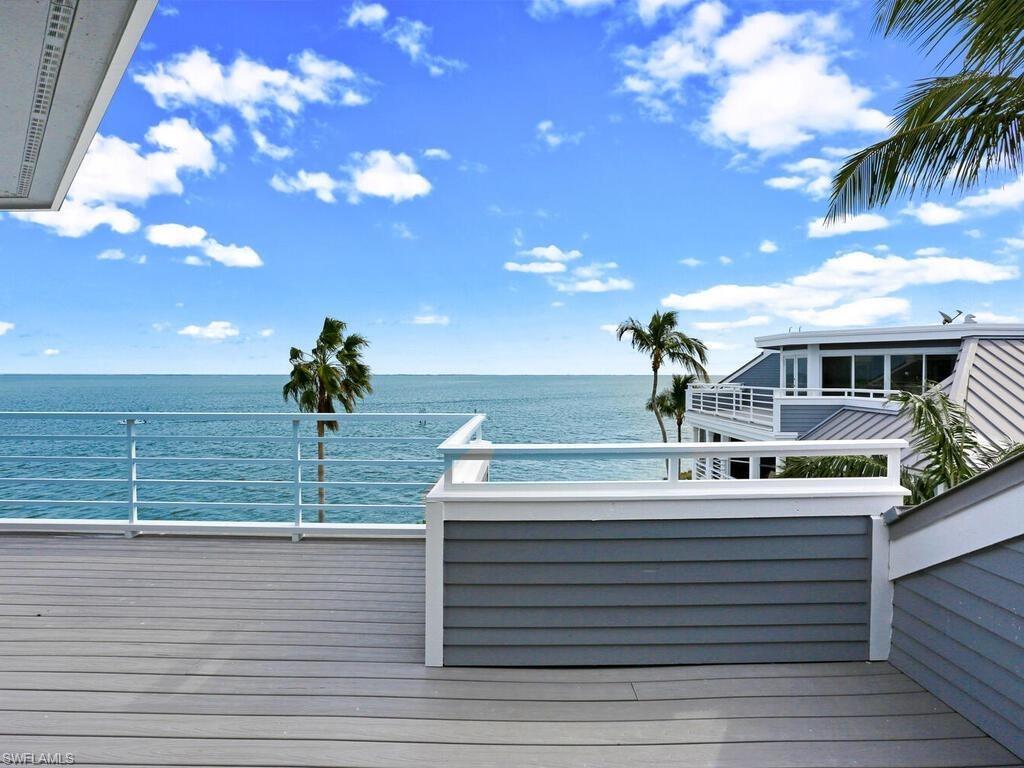 LAND'S END - Residential