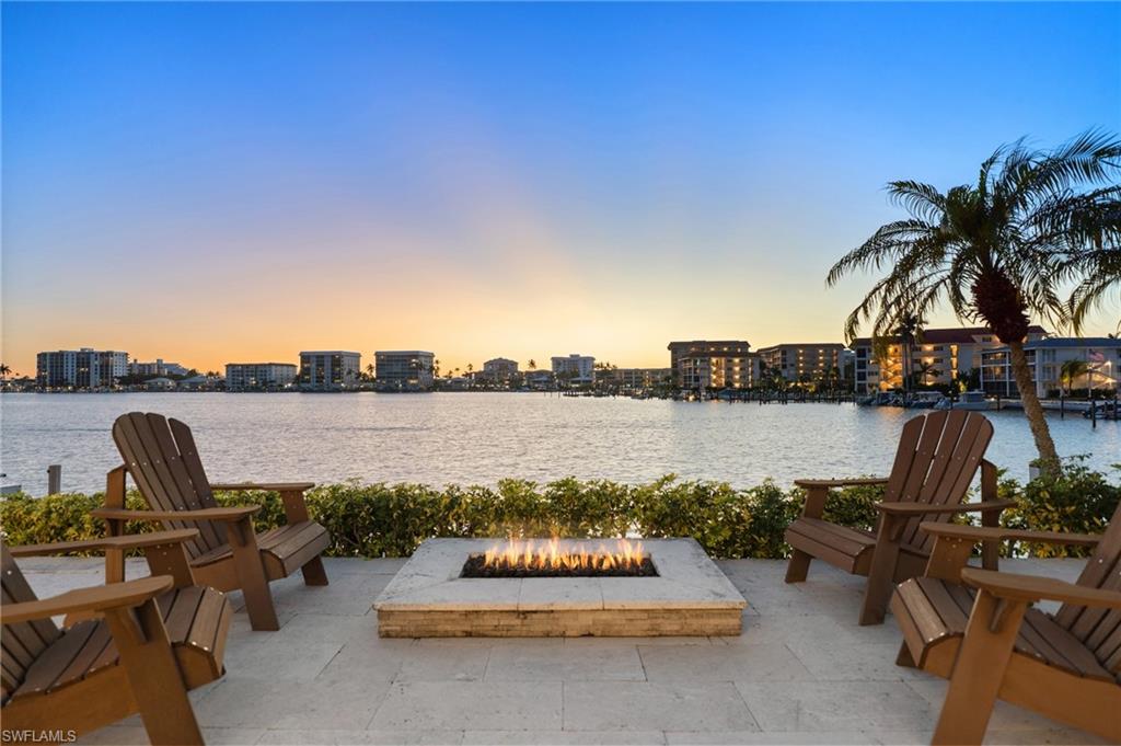 MOORINGS - Residential