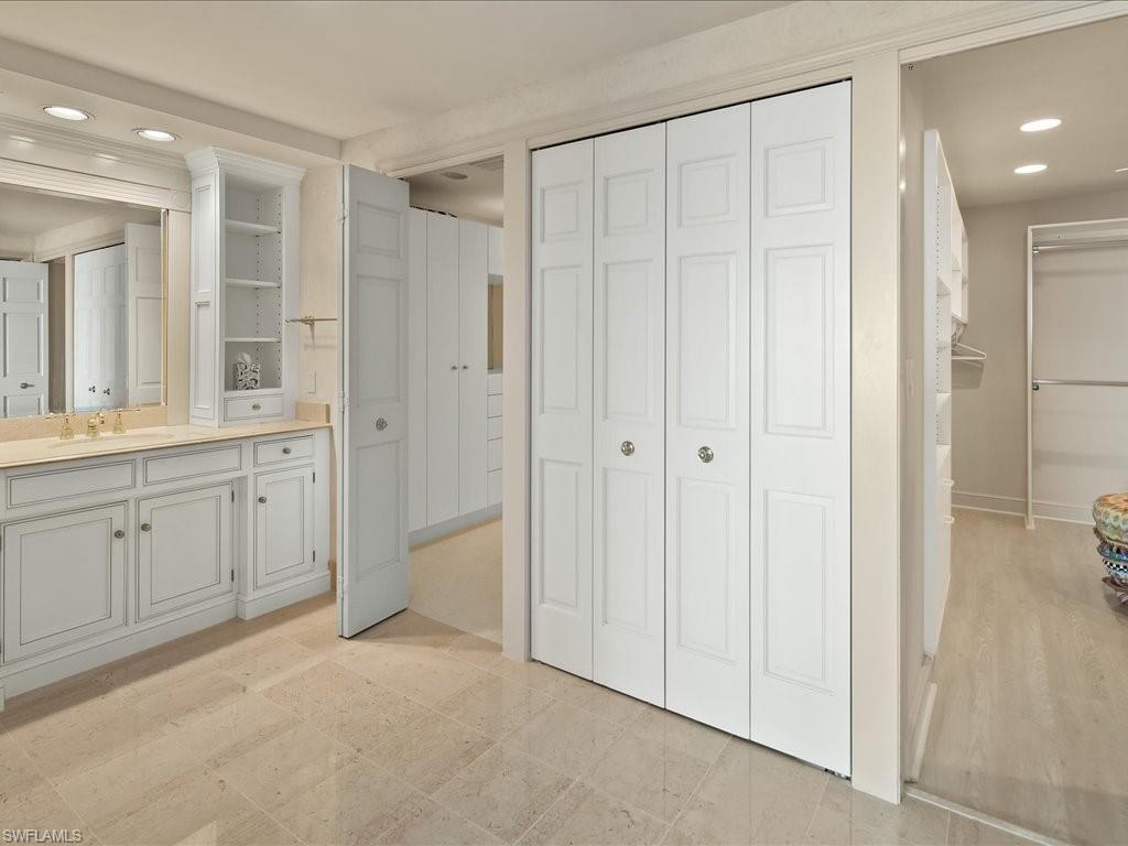 SEAPOINT AT NAPLES CAY - Residential