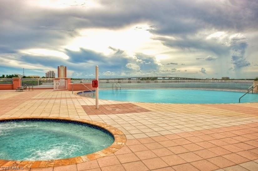 ST. TROPEZ - Residential