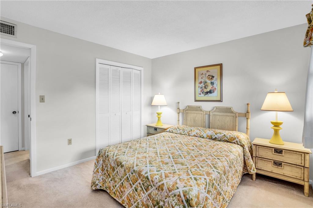 COUNTRY CLUB MANOR - Residential
