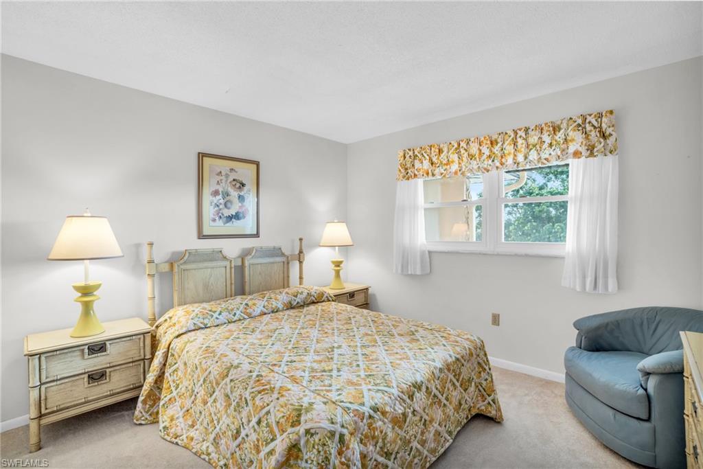 COUNTRY CLUB MANOR - Residential