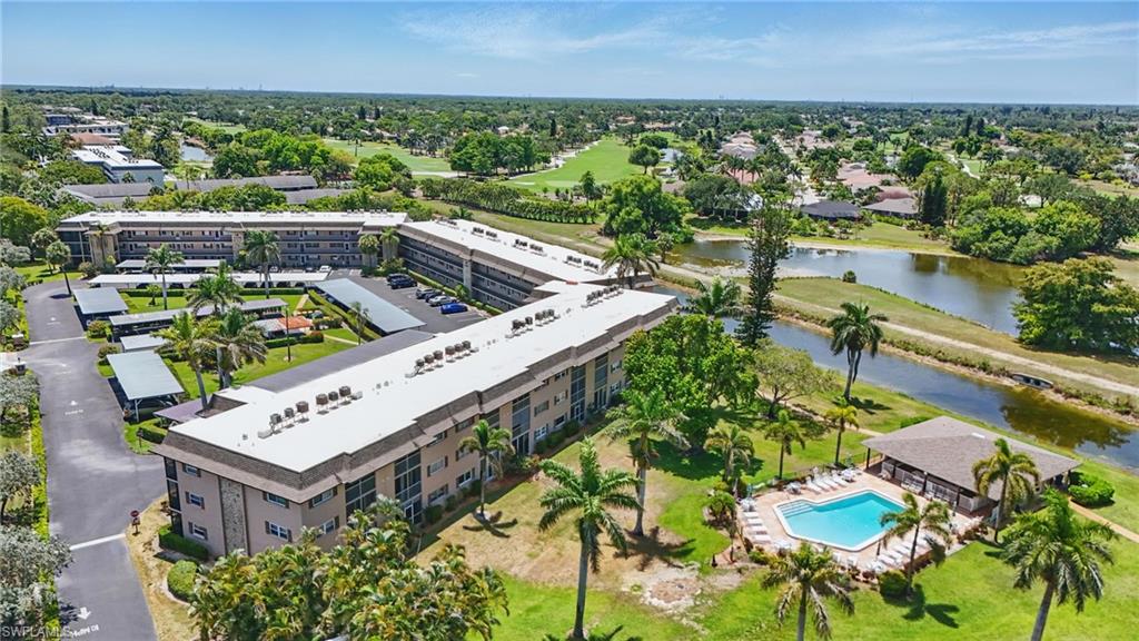 COUNTRY CLUB MANOR - Residential