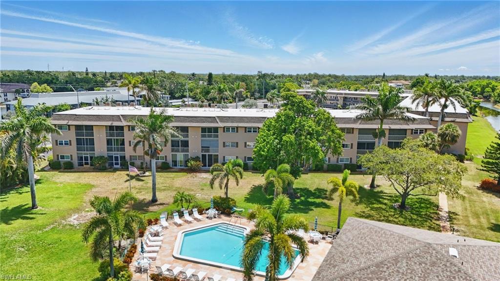COUNTRY CLUB MANOR - Residential