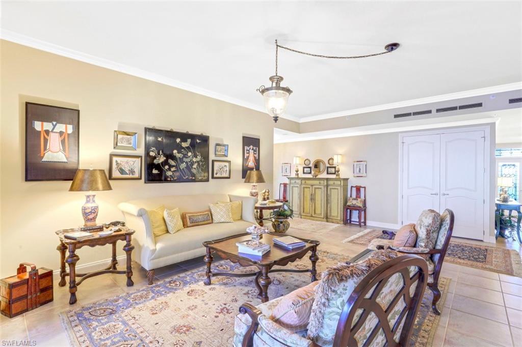 ROYAL MARCO POINT - Residential