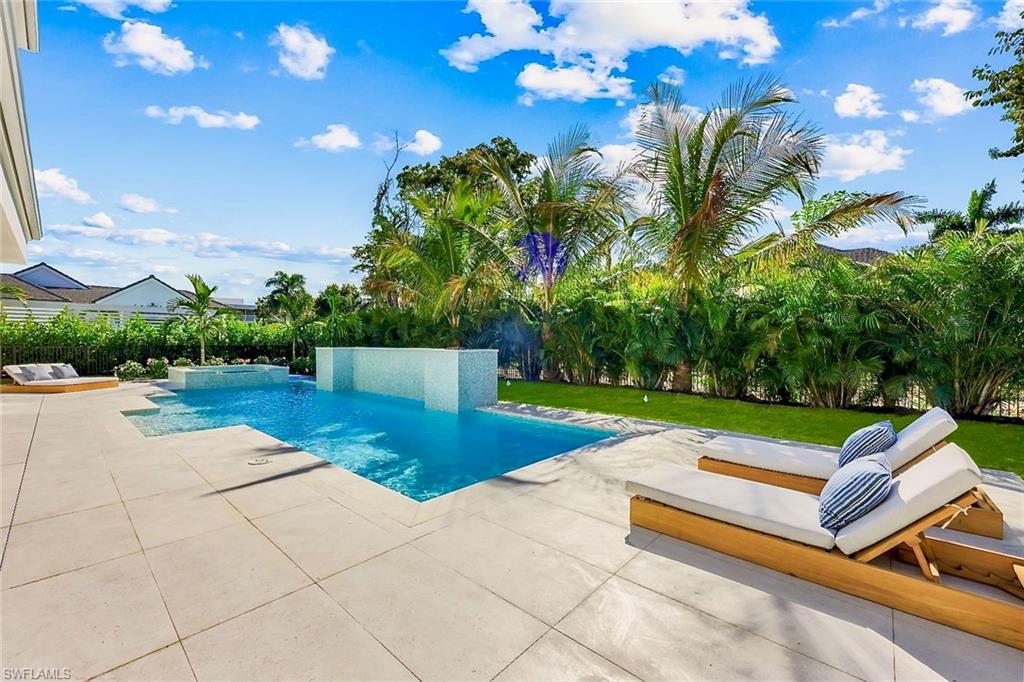 MOORINGS - Residential