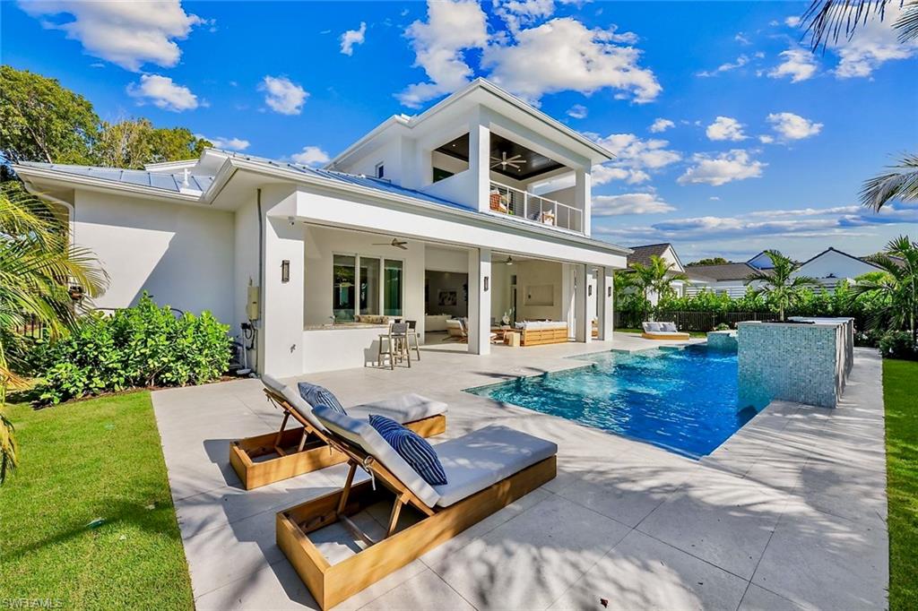 MOORINGS - Residential