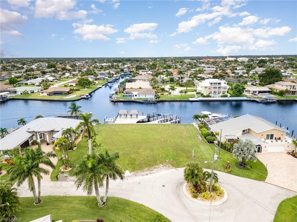 CAPE CORAL - Land