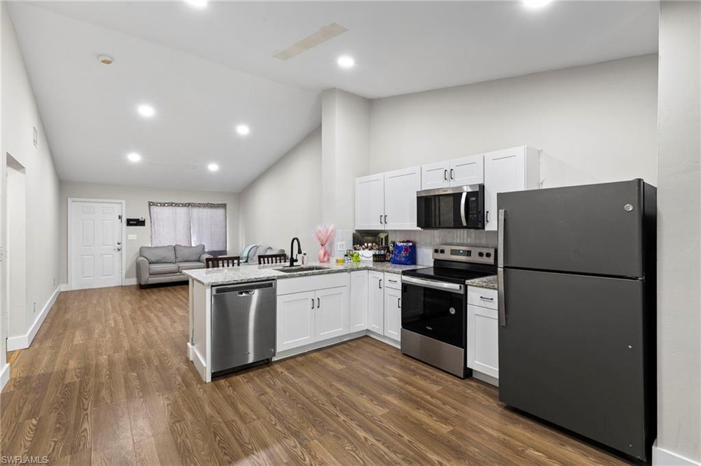 SAN CARLOS PARK - Residential Income