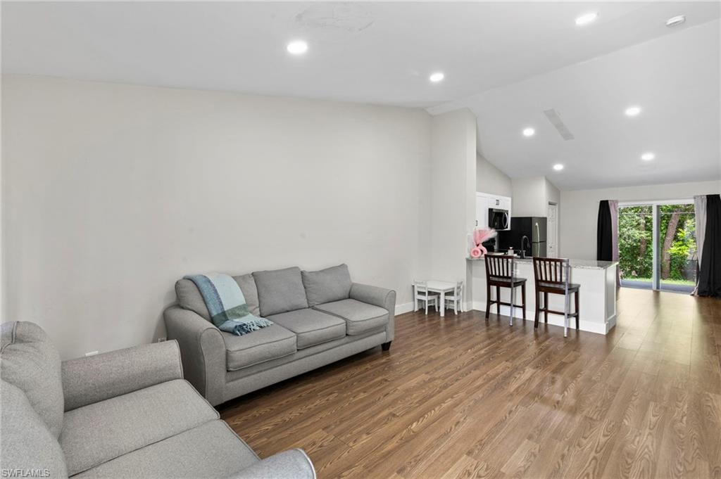 SAN CARLOS PARK - Residential Income