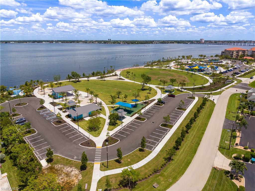 CAPE CORAL - Land