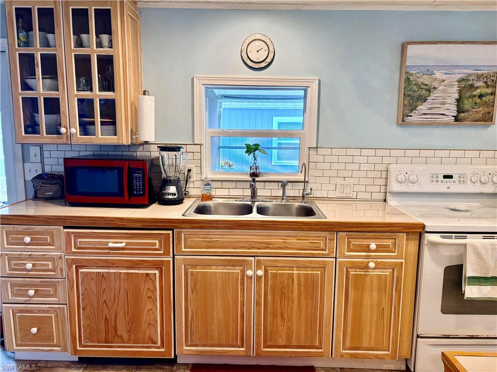LAUREL ESTATES MOBILE HOME VIL - Residential