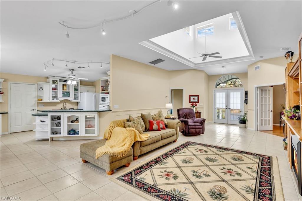 GOLDEN GATE ESTATES - Residential