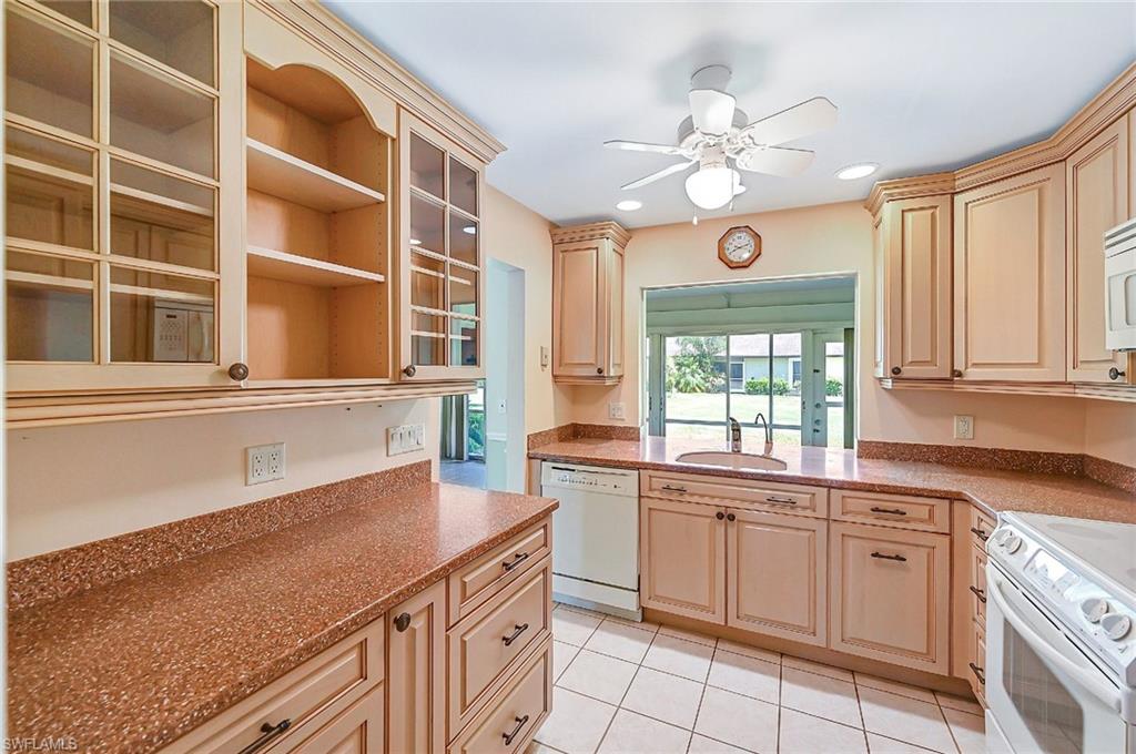 LAKEWOOD VILLAS - Residential