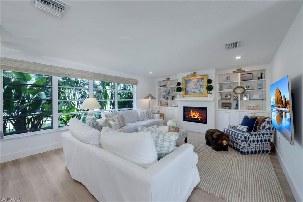 AQUALANE SHORES - Residential
