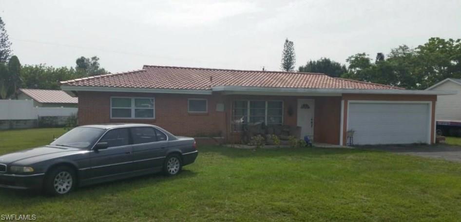 LOOK AT THE YARD!!!!! ALMOST 1/2 ACRE!!!!! Nice 2 bedroom 2 bath home with 2 car garage and lanai. Home features Granite counters in the Kitchen. Updated vanities in the bathrooms, and Mexican Terra Cotta Tile floors throughout home, inside laundry room. Home also has CITY WATER!!!!  Seller is motivated and will entertain all reasonable offers.   NOT IN A FLOOD ZONE ACCORDING TO REALIST.  Seller is in process of installing stainless steel appliances in the Kitchen except for microwave.