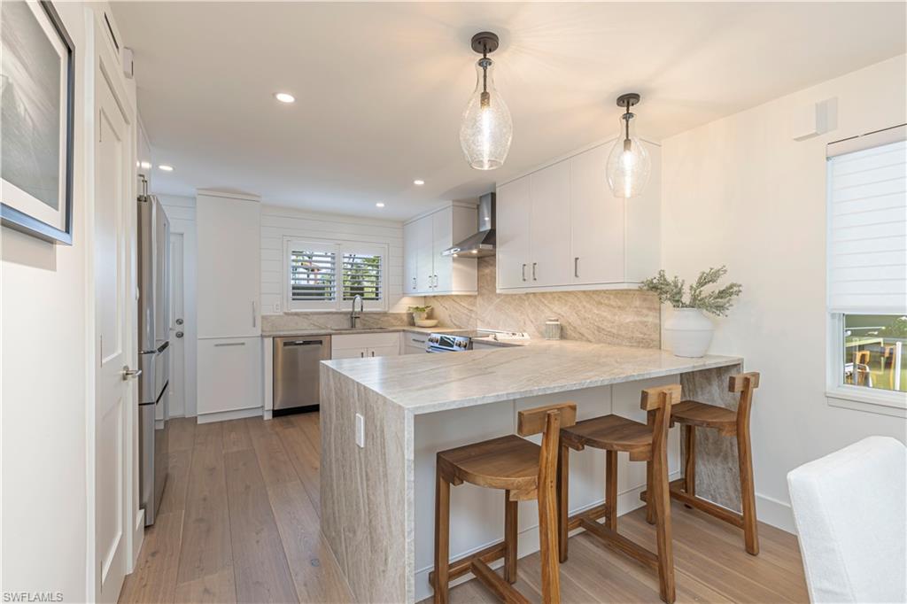 AQUALANE MANOR - Residential Lease