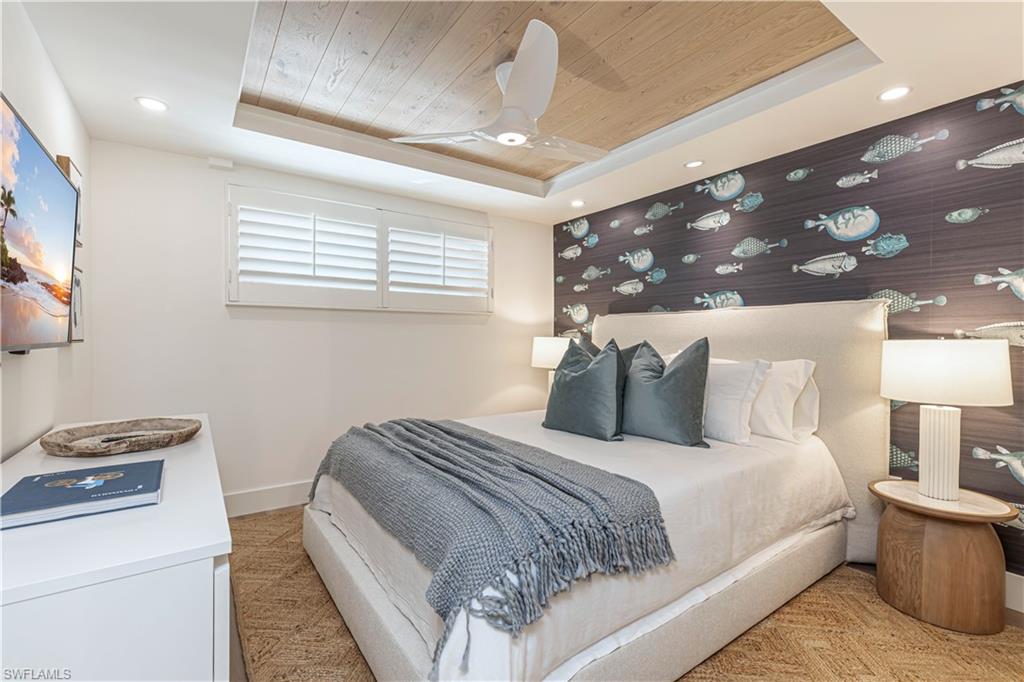 AQUALANE MANOR - Residential Lease