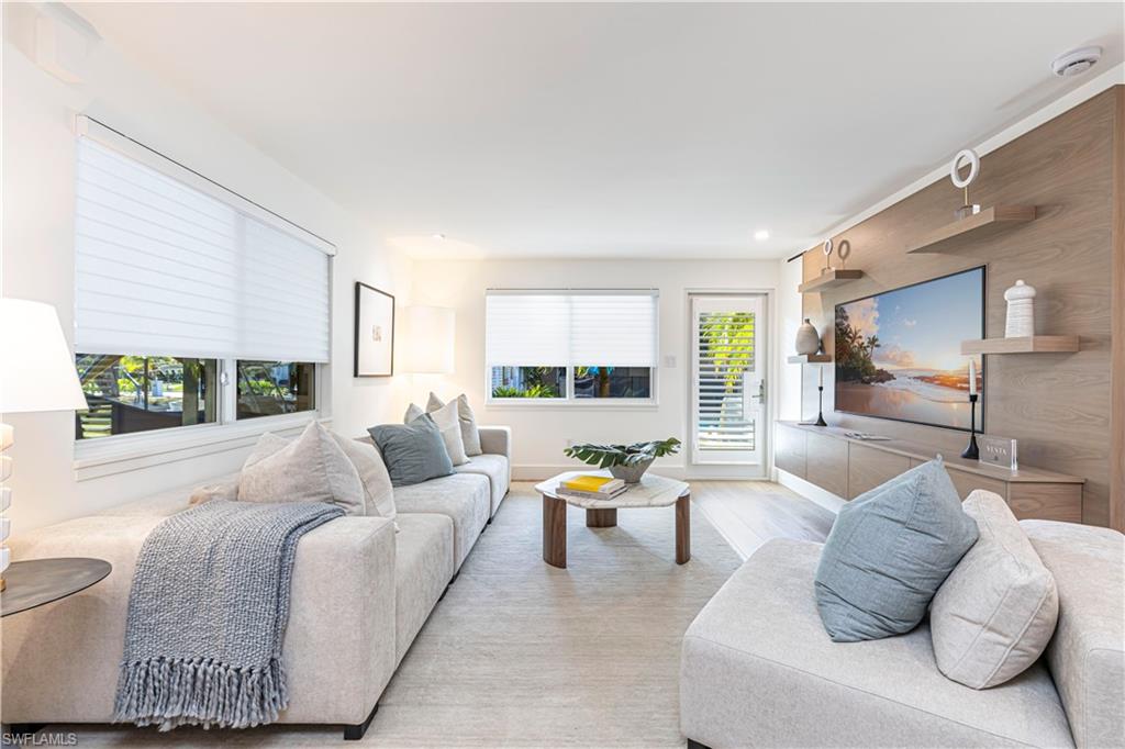 AQUALANE MANOR - Residential Lease