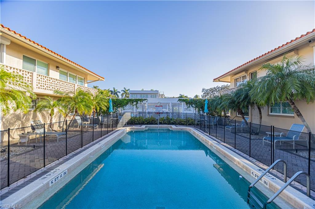 AQUALANE MANOR - Residential Lease