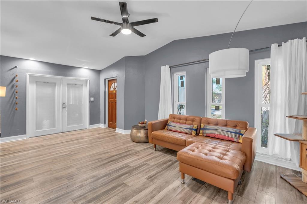 NAPLES PARK - Residential