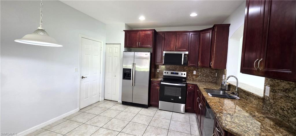 BELLA VIDA - Residential Lease