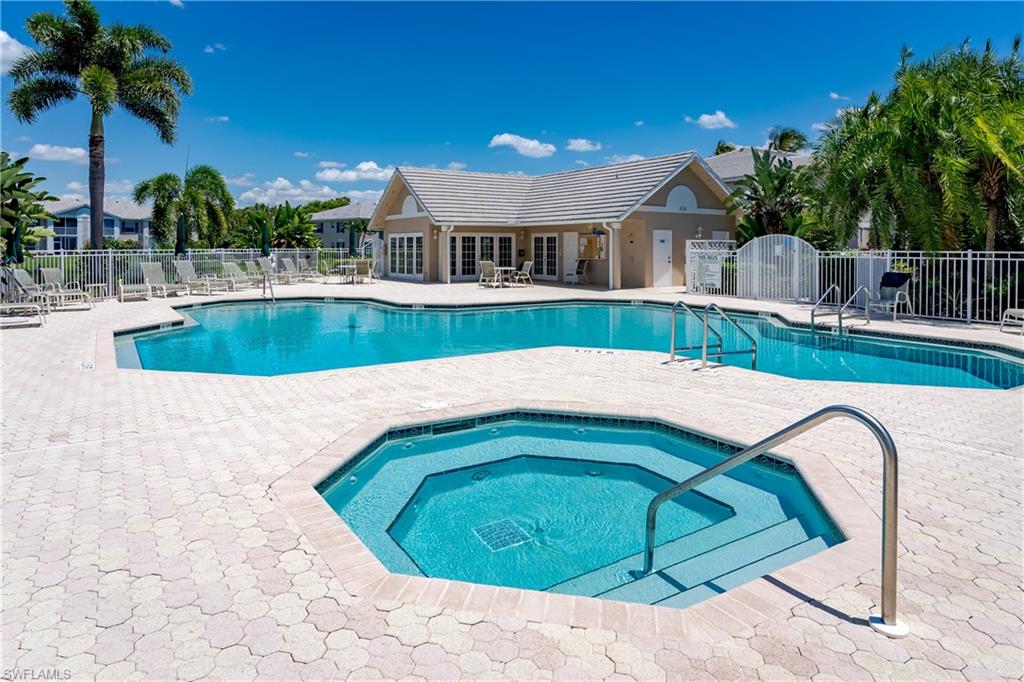 LAUREL OAKS AT PELICAN BAY - Residential