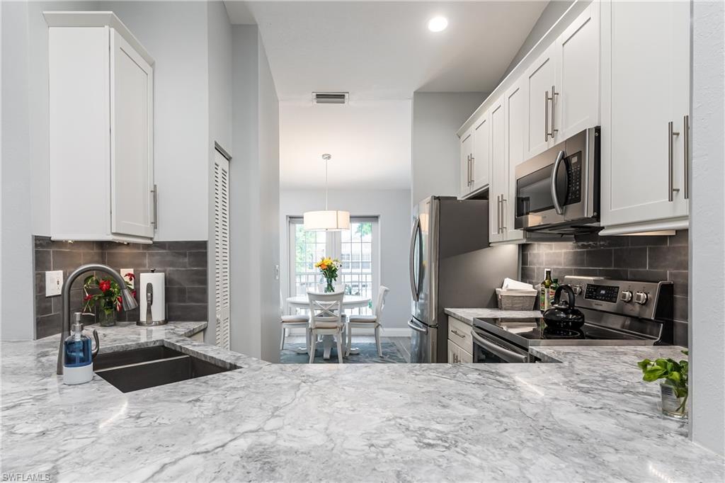 LAUREL OAKS AT PELICAN BAY - Residential