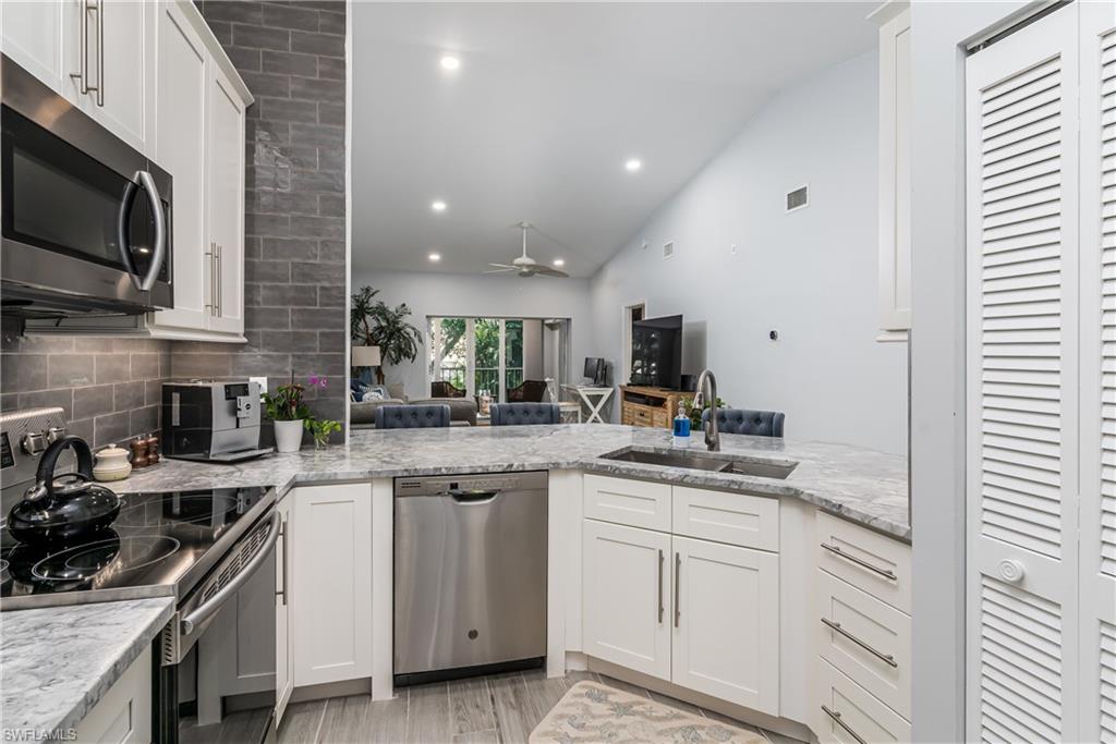 LAUREL OAKS AT PELICAN BAY - Residential