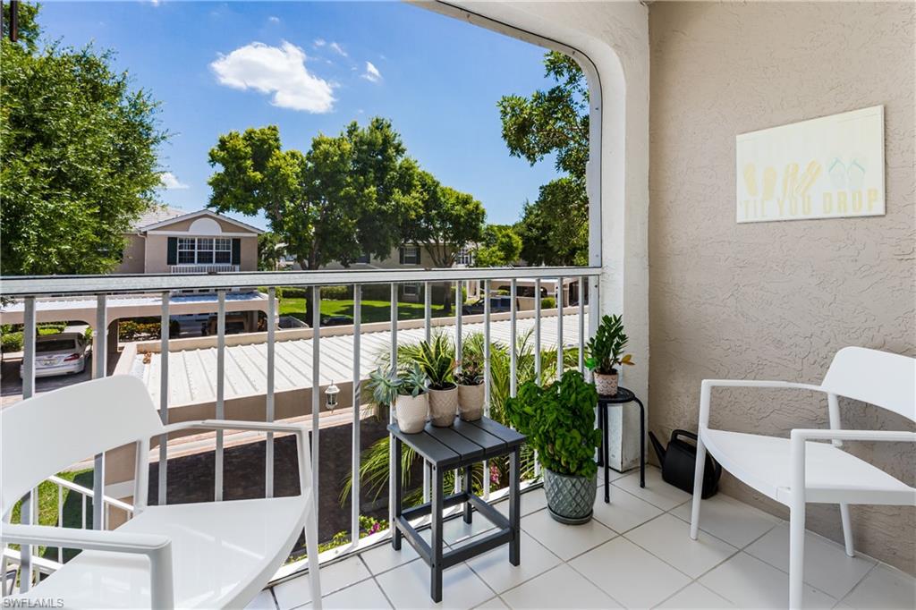 LAUREL OAKS AT PELICAN BAY - Residential
