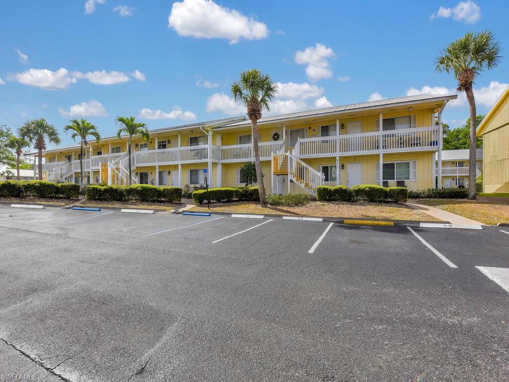 Annual rental condo available in the Bayshore Arts District! This ground-floor two bedroom, two bathroom condo located in Abaco Bay is only a
short distance to all of the areas best amenities including Sugden Regional Park, Naples Botanical Gardens, East Naples Community Park,
Bayview Park & Boat Ramp, Celebration Food Truck Park, Ankrolab Brewery, Rebeccas, and is less than 10 minutes from Downtown Naples. Unit has a combo washer/dryer in it. Abaco
Bay offers a community pool, community laundry room, and a BBQ picnic area. No pets allowed. One person per application must meet the credit score requirement of 675 per HOA guidelines.