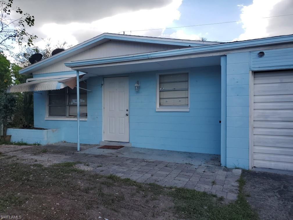2 bedroom, 1 bath fixer up home. CASH ONLY. 
Property has great potential, over sized lot, fenced backyard, workshop, 1 car garage, close to shopping. 
Schedule your showing today!