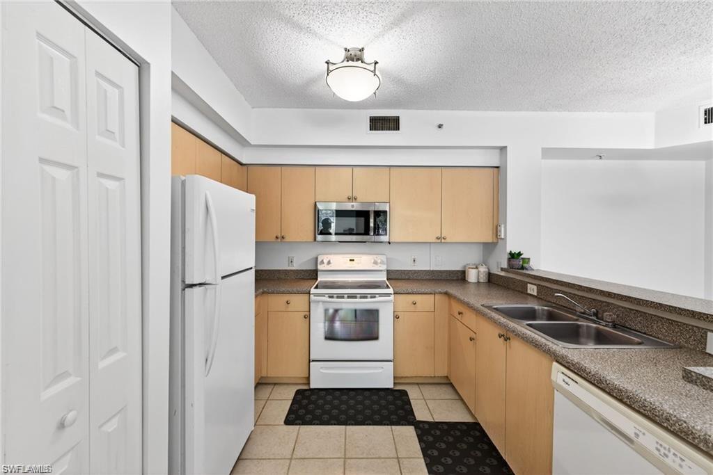 RESERVE AT NAPLES - Residential Lease
