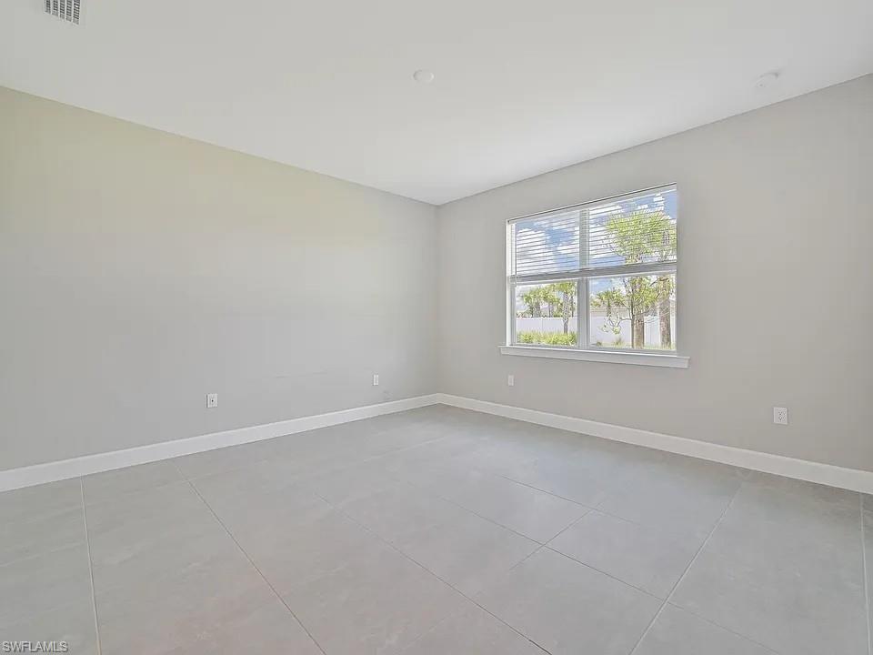 EDGEWATER - Residential Lease