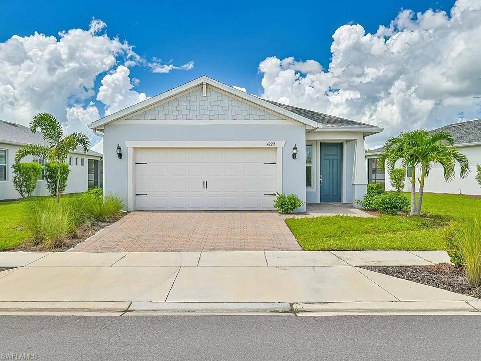 EDGEWATER - Residential Lease