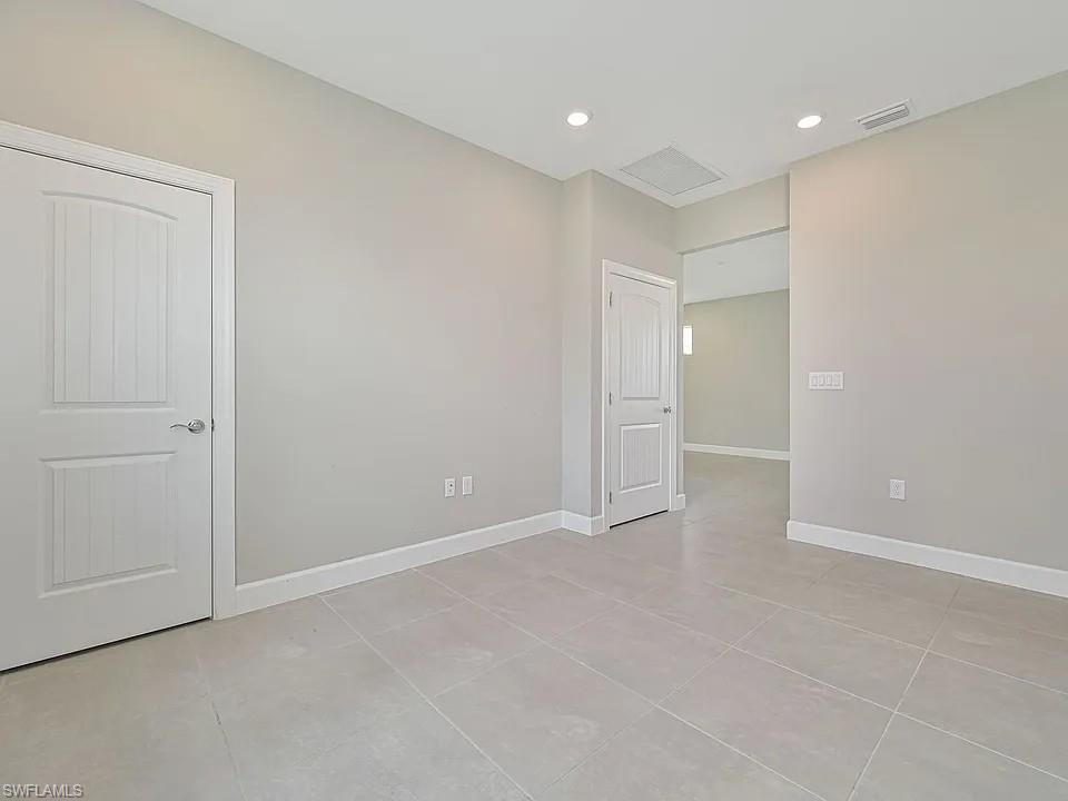 EDGEWATER - Residential Lease