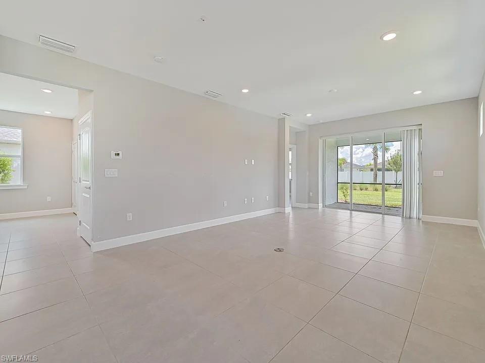 EDGEWATER - Residential Lease