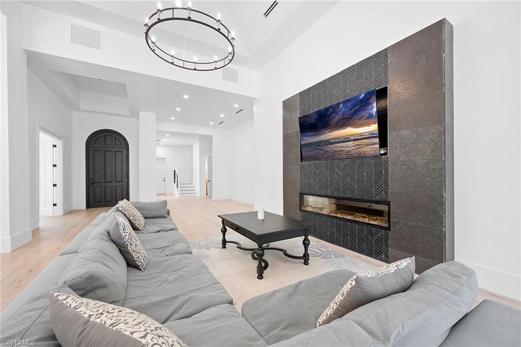NORMAN ESTATES AT TIBURON - Residential Lease