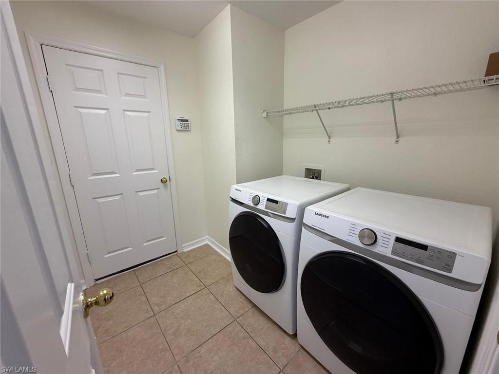 TOWN LAKES - Residential Lease